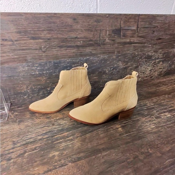 Steve Madden Tan Ankle Booties with Suede Finish - Picture 1 of 7